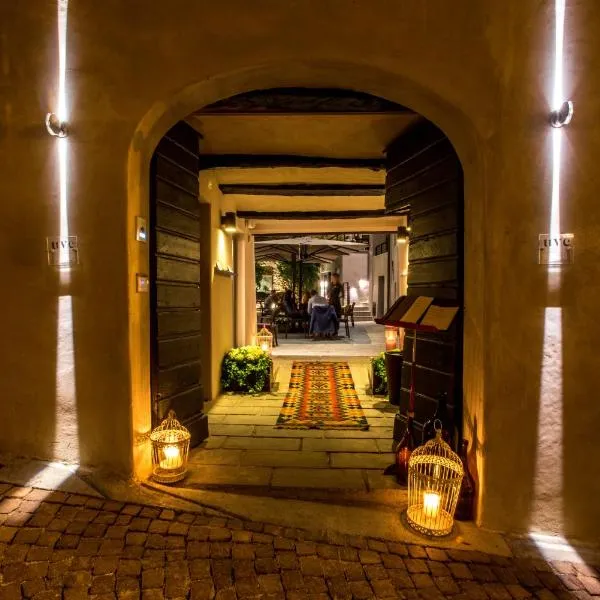 Uve Rooms & Wine Bar, hotel di La Morra