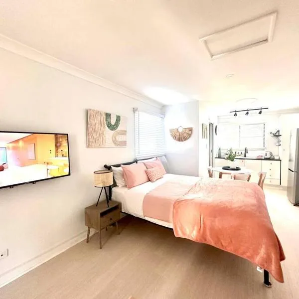 Happy Studio in NewCastle, hotel in Minmi