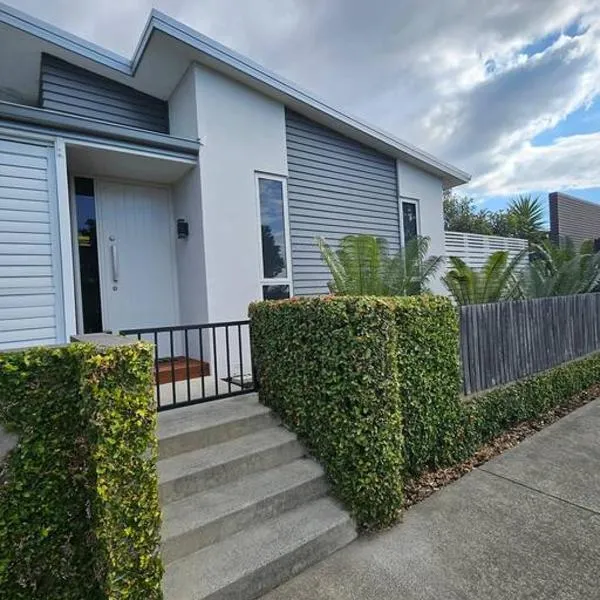 Golden Sands Beachside Cottage, hotel v destinaci Papamoa