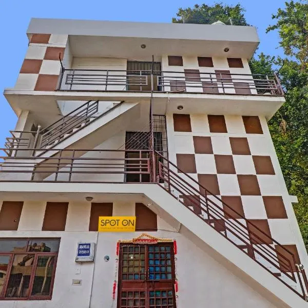 OYO Hotel Ganga PG And Home Stay, ξενοδοχείο σε Jhājra