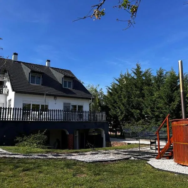 Sunny Beach, hotel in Zánka