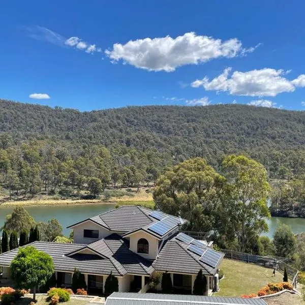 Blackstone Lakeside 4 Bedrooms 2 Bathrooms, hotel a Hadspen