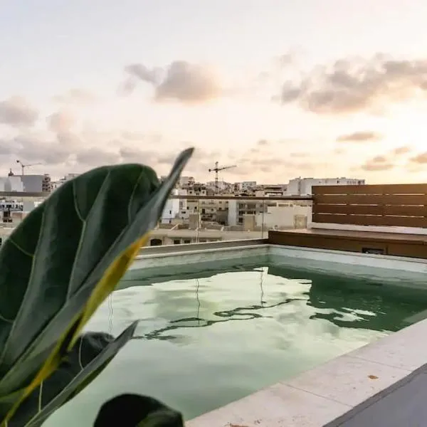 Luxurious & Stylish Penthouse with Private Pool, hotel v destinaci Msida