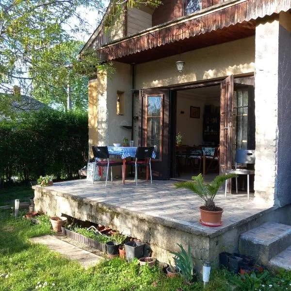 Kisfaludy Apartment House, hotel v destinaci Gárdony