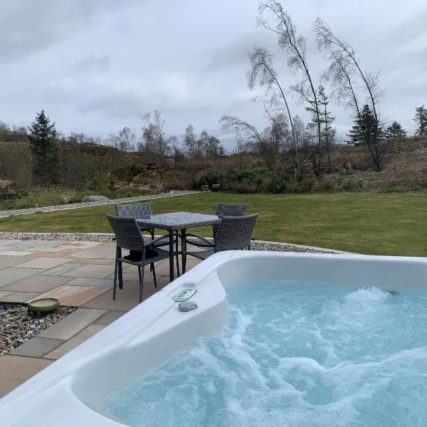 Tawny Owl Pod with Hot Tub, hotel v mestu Oban
