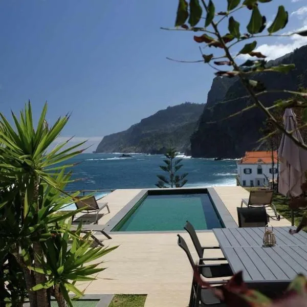 Casa Del Mar- Wonderfull Sea Views & Swimming Pool, hotel v destinaci Ponta Delgada