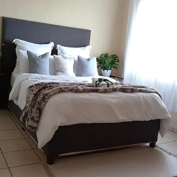 Olivia Pines Guesthouse, hotel en Randfontein