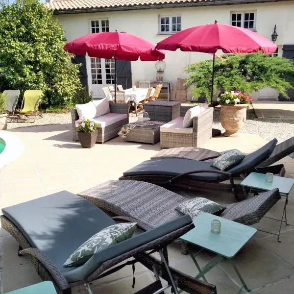 Villa de 3 chambres avec piscine privee jardin clos et wifi a Arsac, hotell i Avensan