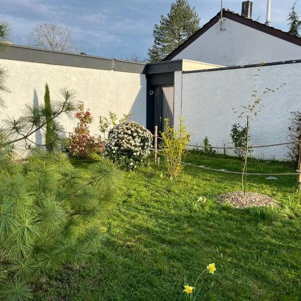 Les pins de Talant , au calme en rez de jardin, hotel in Talant