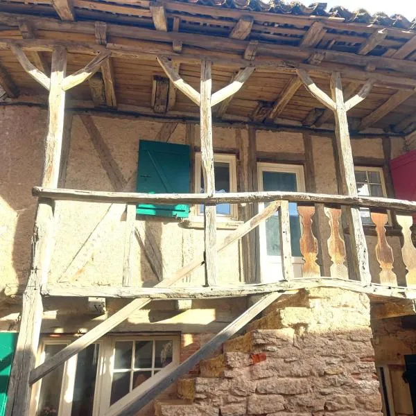 Maison médiévale avec jardin dans charmant village, hotel v destinaci Vers