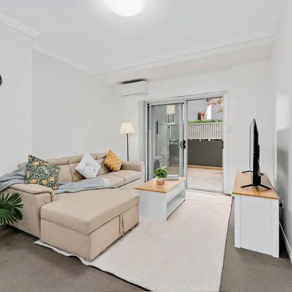 Aircabin - Wentworthville - 2 Beds Apt Free Park, hotel in Wentworthville