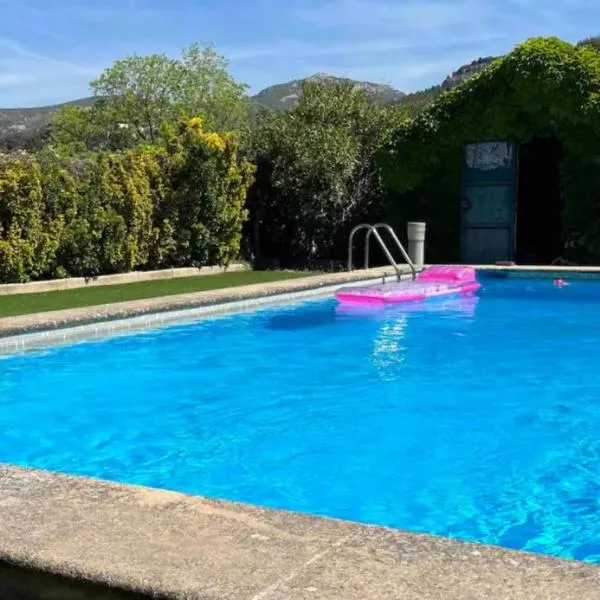 Charmant T2 calme , climatisé et piscine privée, hotel en Marsella