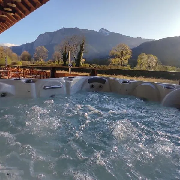 Transhumance & cie, Auberge, Appartements & SPA, hotel v destinaci Bedous
