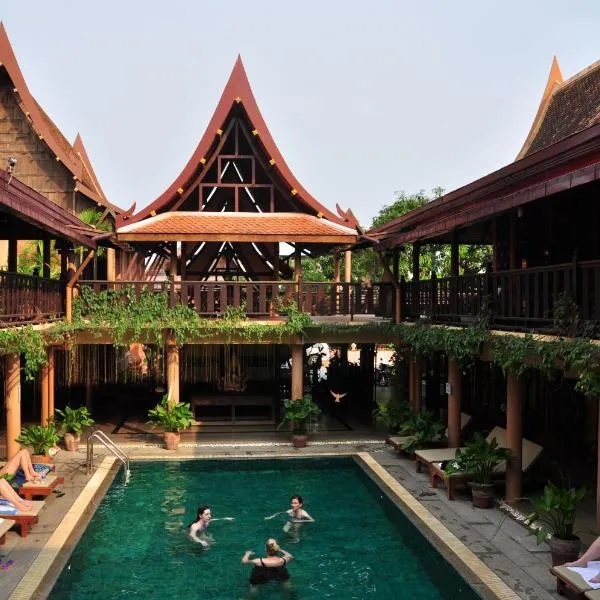 Ruean Thai Hotel, хотел в Сукотай