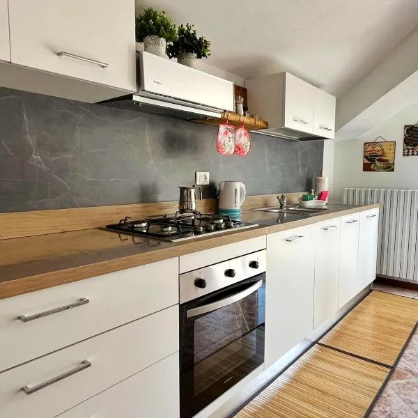 Silla House - A due passi dal lago، فندق في مالغراتي