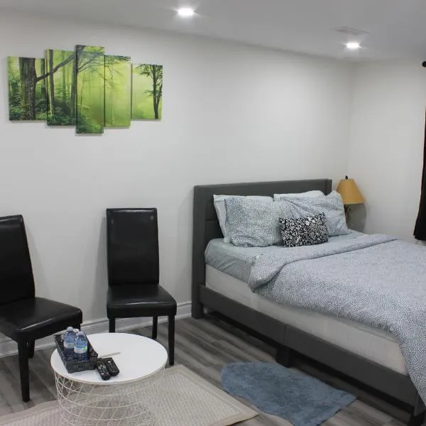 Comfy basement near KW airport, hotel in Kitchener