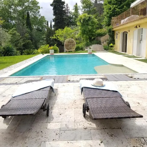Ô Tilia d'Azur – hotel w mieście Roquefort-les-Pins