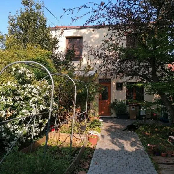 Maison individuelle au calme, hotel v destinaci Montreuil