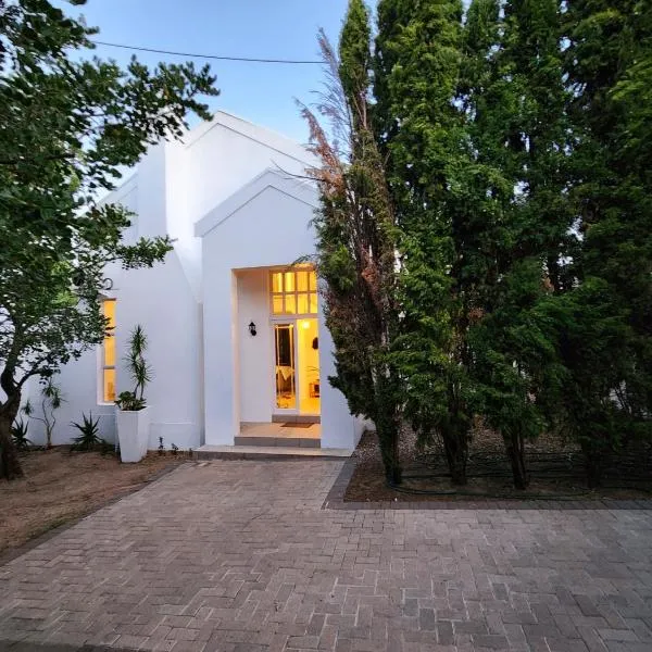 This Is Not The Post Office, hotel in Riebeek-Kasteel
