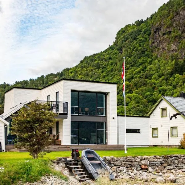 The Bath house on the beach in peaceful and idyllic Luster, hotel in Luster