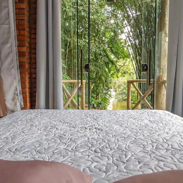 Suíte com Vista para o Rio e Cachoeira no Quintal - Foto 3