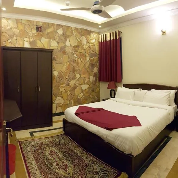 Triple One Hotel Suites, hótel í Naugazi