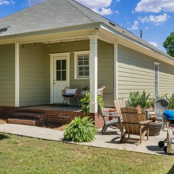 Single Story Fire Pit Updated Close to Downtown，位于哥伦布的酒店