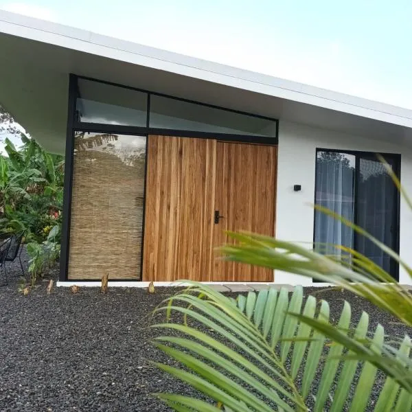 Toucan home, hotel in Fortuna
