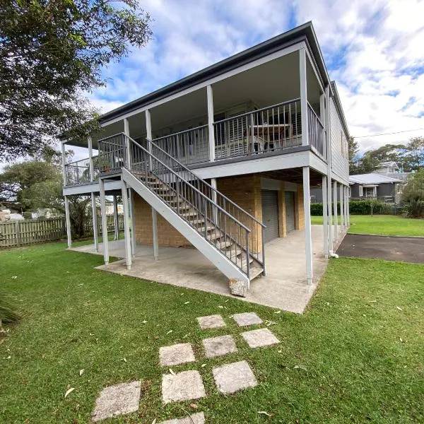 Bungalow by the River, hotel in Shoalhaven Heads