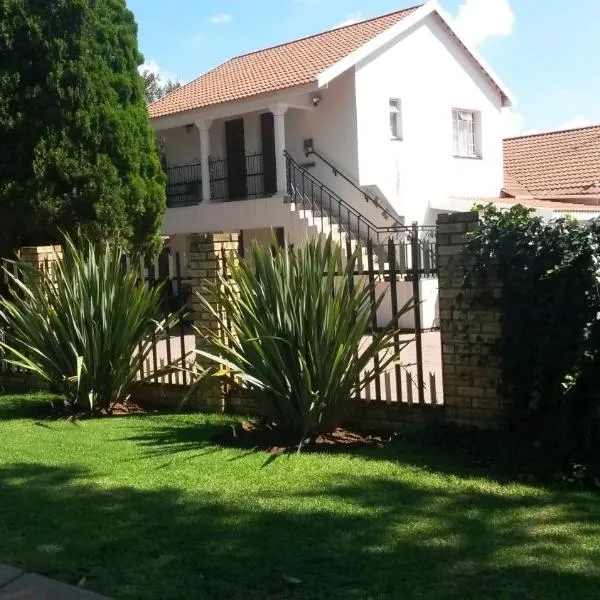 Magnolia Guesthouse & coffeeshop, hotel in Vaalpark