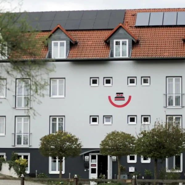 Hotel Zur Sonne, hotel v destinaci Waren