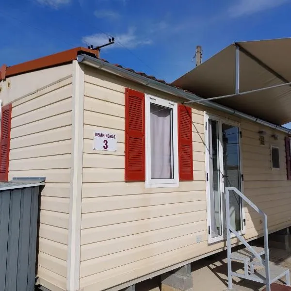 Szárszó Kempingházak, hotel di Balatonszárszó