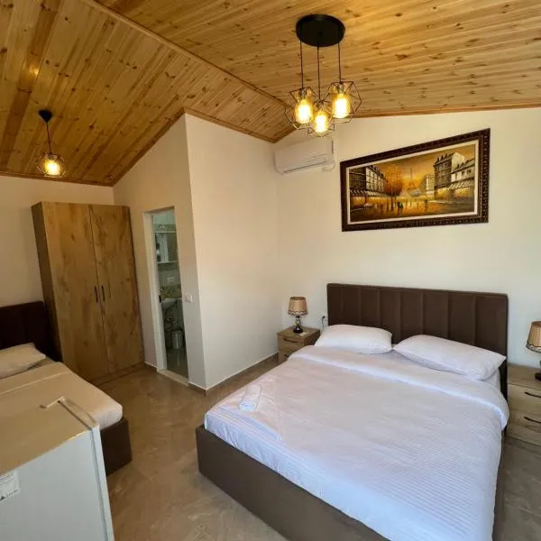 Lake Bliss Cabins, hotel in Shkodër