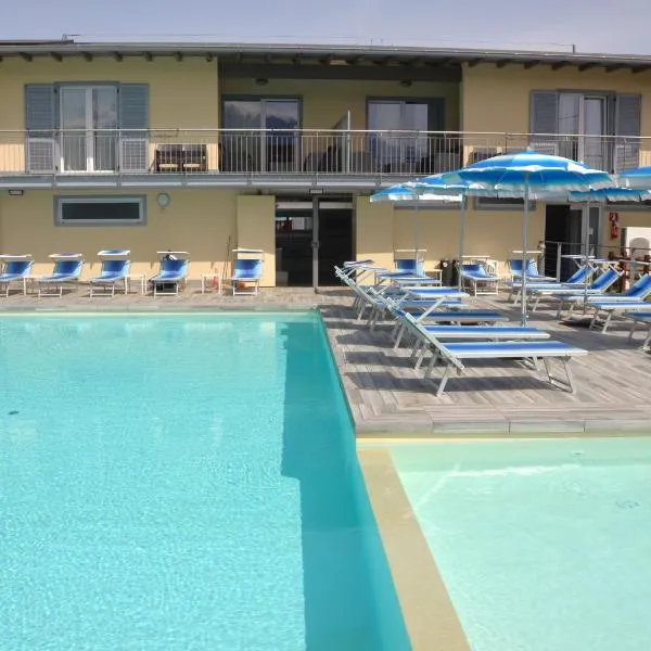 Apartments Camping Italia' 90, hotel v destinaci Domaso