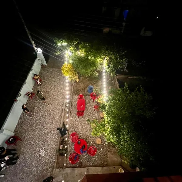 Paris Guest House Airport, hotel in Bharatpur
