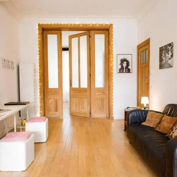 Grand appartement d'artiste cosy et proche de tout, hotell i Bryssel