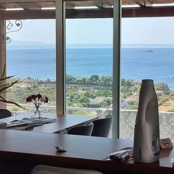Endless SEA VIEW: Lagonisi şehrinde bir otel