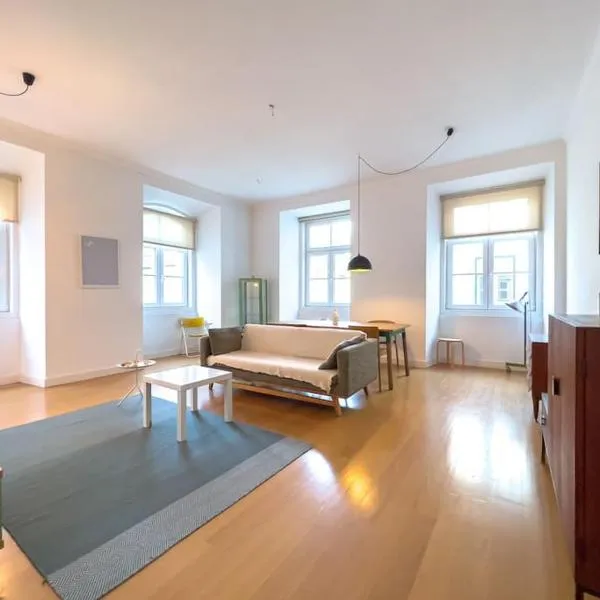 4 Rooms Home in Baixa