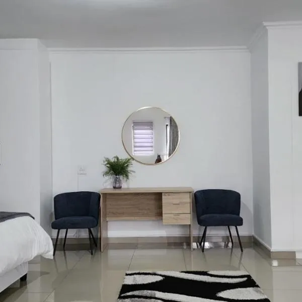 Khayelihle Guest house, hotel v destinaci Benoni