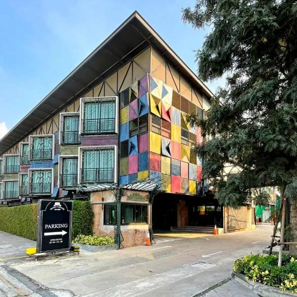 Nights in A Box, hotel in Ban Muang (1)