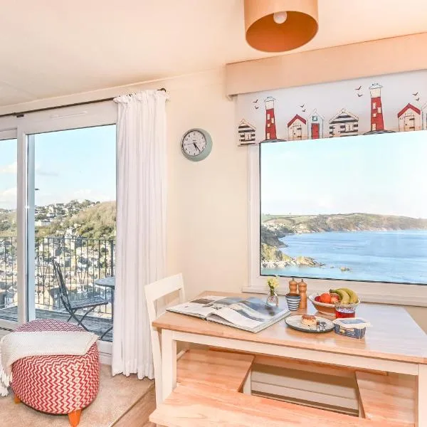 Crows Nest Apartment, at Clipper House with free onsite allocated parking, hotel di Looe