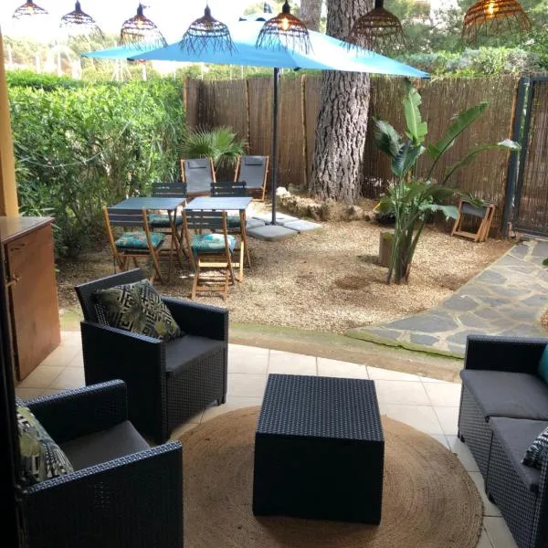 Appartement Rez de Jardin, hotel v destinaci Cavalaire-sur-Mer
