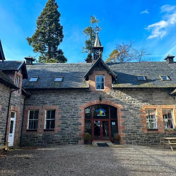 Fairburn Activity Centre, hotel in Contin