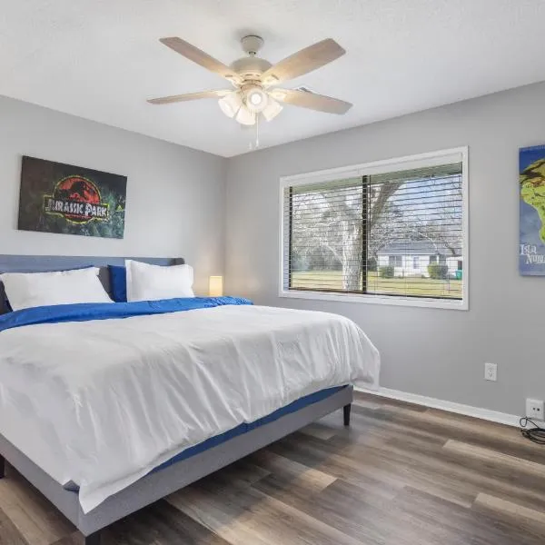 KING BED Well-Located Cozy Townhouse Retreat, hotel in Gulfport