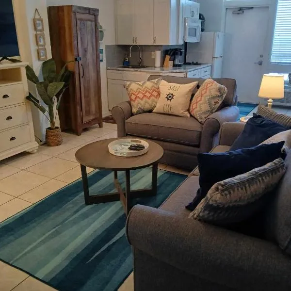 Direct ocean front view 1 bedroom Open Pool Ocean J, hotel en Daytona Beach