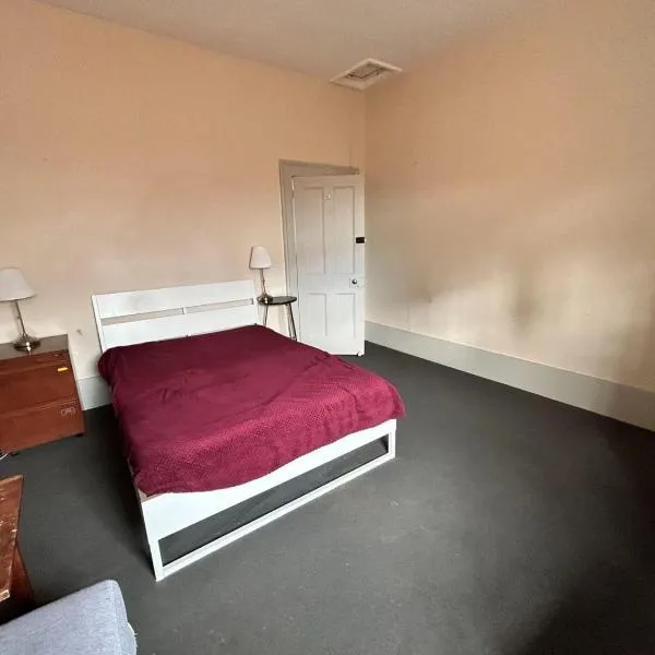 Rob Roy Room 8, מלון באדלייד