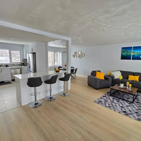 3 Bedroom Home away from Home, hotel v destinaci Calgary