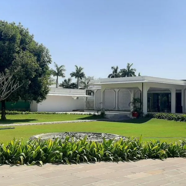 Hotel Chandela Khajuraho, hotel in Khajurāho