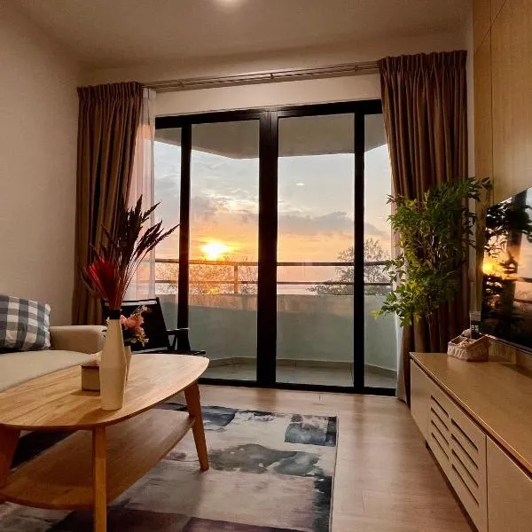 Netflix-Seaview-SunsetView-PuteriBeach-Mutiara Beach Resort Melaka, hotel a Kampong Pantai Dusun