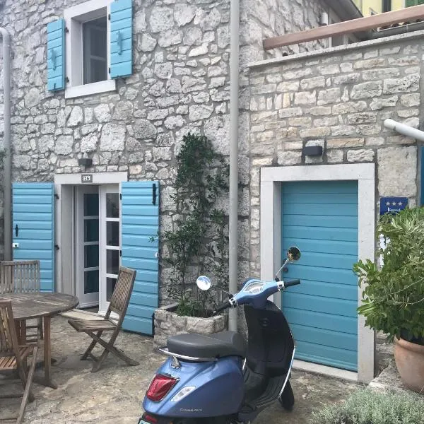 Charming holiday house in Vrsar, hotel v destinaci Vrsar